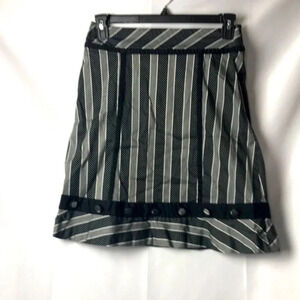 WORKING GIRL WO SIZE 8 RETRO SKIRT BUTTON TRIM VINTAGE GORHIC LOOK